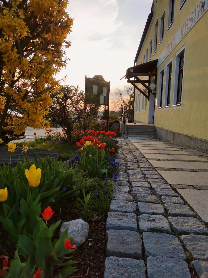 Hotel-Restaurant Kreuzhuber Neuburg am Inn Exterior photo